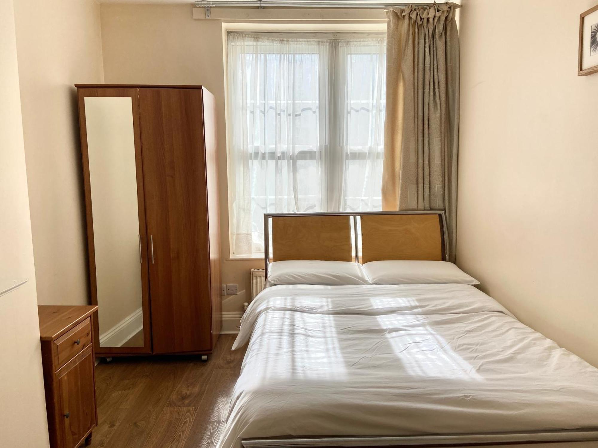 Separate Rooms By The Thames Londra Esterno foto